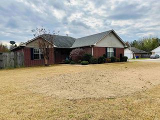1605 Duke St, Conway, AR 72032