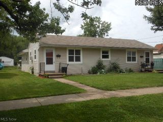 384-388 Woodland Ave, Elyria, OH 44035