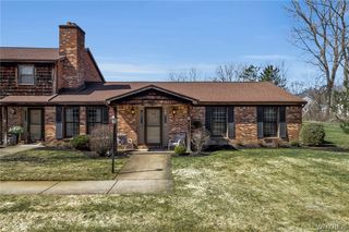 155 Wedgewood Dr, Williamsville, NY 14221