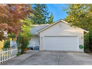 731 SE Forest Glen Rd, Estacada, OR 97023