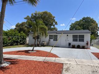 685 SW 7th Ter #2, Dania, FL 33004