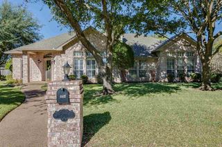 901 Steamboat Cir, Hewitt, TX 76643
