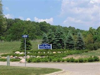 9284 Grand Summit Dr, Fenton, MI 48430