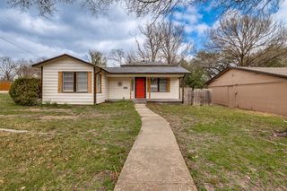 421 W  8th St, Lancaster, TX 75146