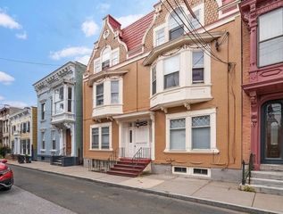 21 N  Ferry St, Schenectady, NY 12305