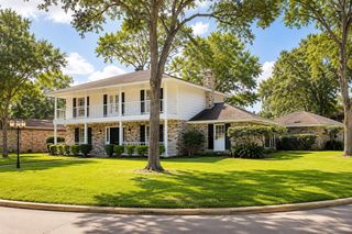 347 Forest Lake Dr, Seabrook, TX 77586