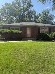 4721 Valley Rd, Lincoln, NE 68510