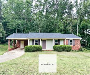 400 Meadow Rd, Laurens, SC 29360
