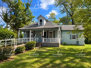 302 N  Oak St, Nevada, MO 64772