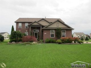 27579 Cardinal Ct, Flat Rock, MI 48134