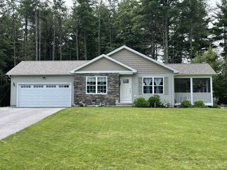 25 Sunset Dr, Queensbury, NY 12804