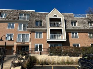308 Happ Rd #110, Northfield, IL 60093
