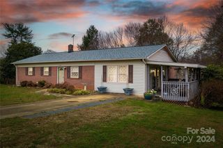 2559 Sweetbriar Cir, Lenoir, NC 28645