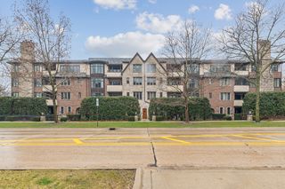 1600 Green Bay Rd #103, Highland Park, IL 60035