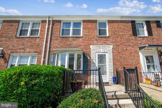 228 Medwick Garth E, Baltimore, MD 21228