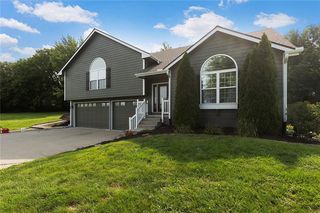 15205 Hills Rd, Kearney, MO 64060