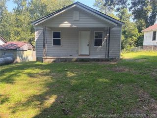 523 Oakwood Ave, Raeford, NC 28376