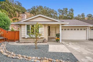 2071 Robb Rd, Walnut Creek, CA 94596