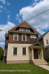 11 8th Ave, Carbondale, PA 18407
