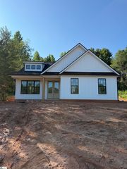 518 Stewart Hill Ct, Taylors, SC 29687
