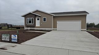 160 Indianhead Dr, Mitchell, SD 57301