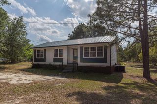 114 Chisholm St, Aberdeen, NC 28315