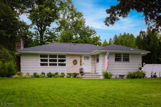1015 Lakeview Dr, Basking Ridge, NJ 07920