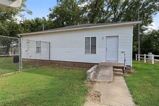 208 E  3rd St, Skiatook, OK 74070