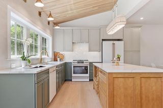 60 Neillian St #60, Bedford, MA 01730
