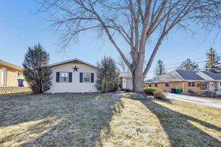 627 Eastview Dr, Green Bay, WI 54302