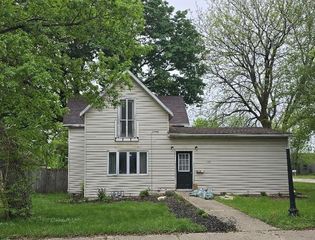 1164 Miller Ave, Windom, MN 56101