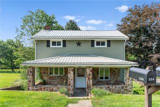 224 E  End Rd, Connellsville, PA 15425