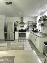 8109 W MONTECITO Avenue, Phoenix, AZ 85033