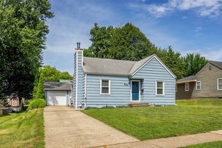 624 11th St, West Des Moines, IA 50265