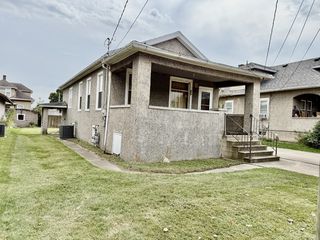 708 11th St, Peru, IL 61354