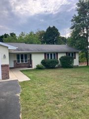 3780 Leeside Ln, Traverse City, MI 49686