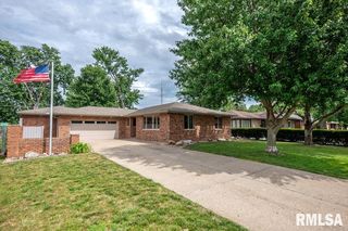 1412 N  4th St, Pekin, IL 61554