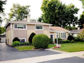 1406 Burning Bush Ln, Mount Prospect, IL 60056