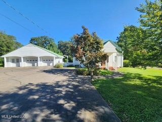 1220 W  6th St, Prentiss, MS 39474