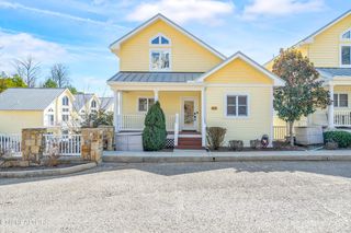 109 W  Deer Village Ln, La Follette, TN 37766