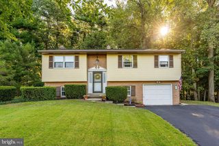 13 Pine Ln, Willow Street, PA 17584