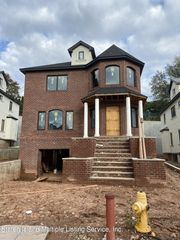 11 Torrice Loop, Staten Island, NY 10309