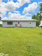 42202 290th Trl, Russell, IA 50238