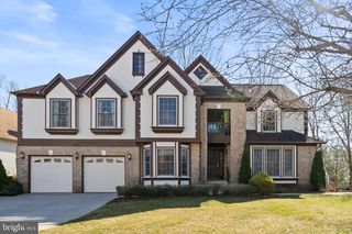 9403 Wooded Glen Ave, Burke, VA 22015