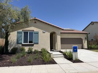 1173 W  Maclure Ave, Madera, CA 93636