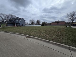 90 West STUTH AVENUE, Milwaukee, WI 53214