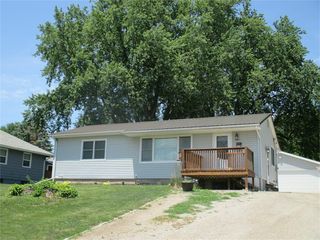 224 Linden Ct, Brooklyn, IA 52211
