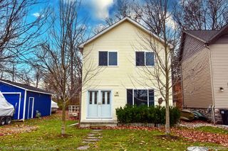 8892 Lagoon Dr, Brighton, MI 48116
