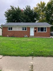 8440 Doncaster Dr, Sterling Heights, MI 48312