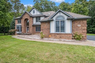 10162 Creekwood Trl, Davisburg, MI 48350
